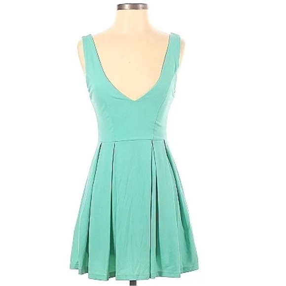 Tobi V-Neck Dress | SIZE XS - Picture 1 of 3